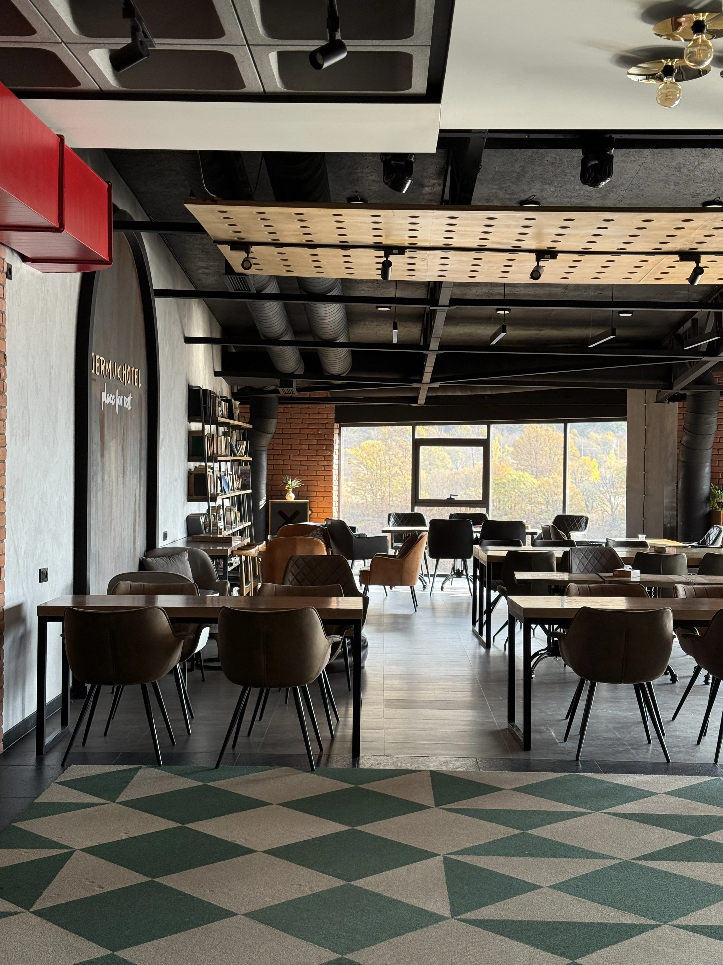 Loft bar